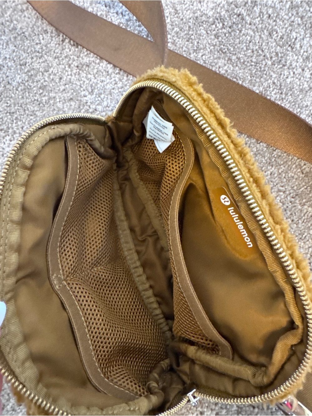 lululemon athletica Sherpa Brown Belt Bag - Picture 4 of 4